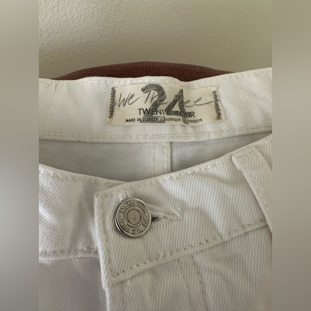 NWT Free People chalk white size 24 Women’s jeans. These jeans are distressed. - Picture 6 of 10
